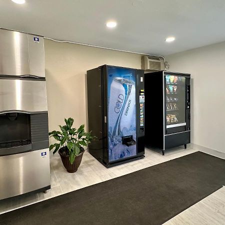Royal Inn And Suites Charlotte Airport Bagian luar foto