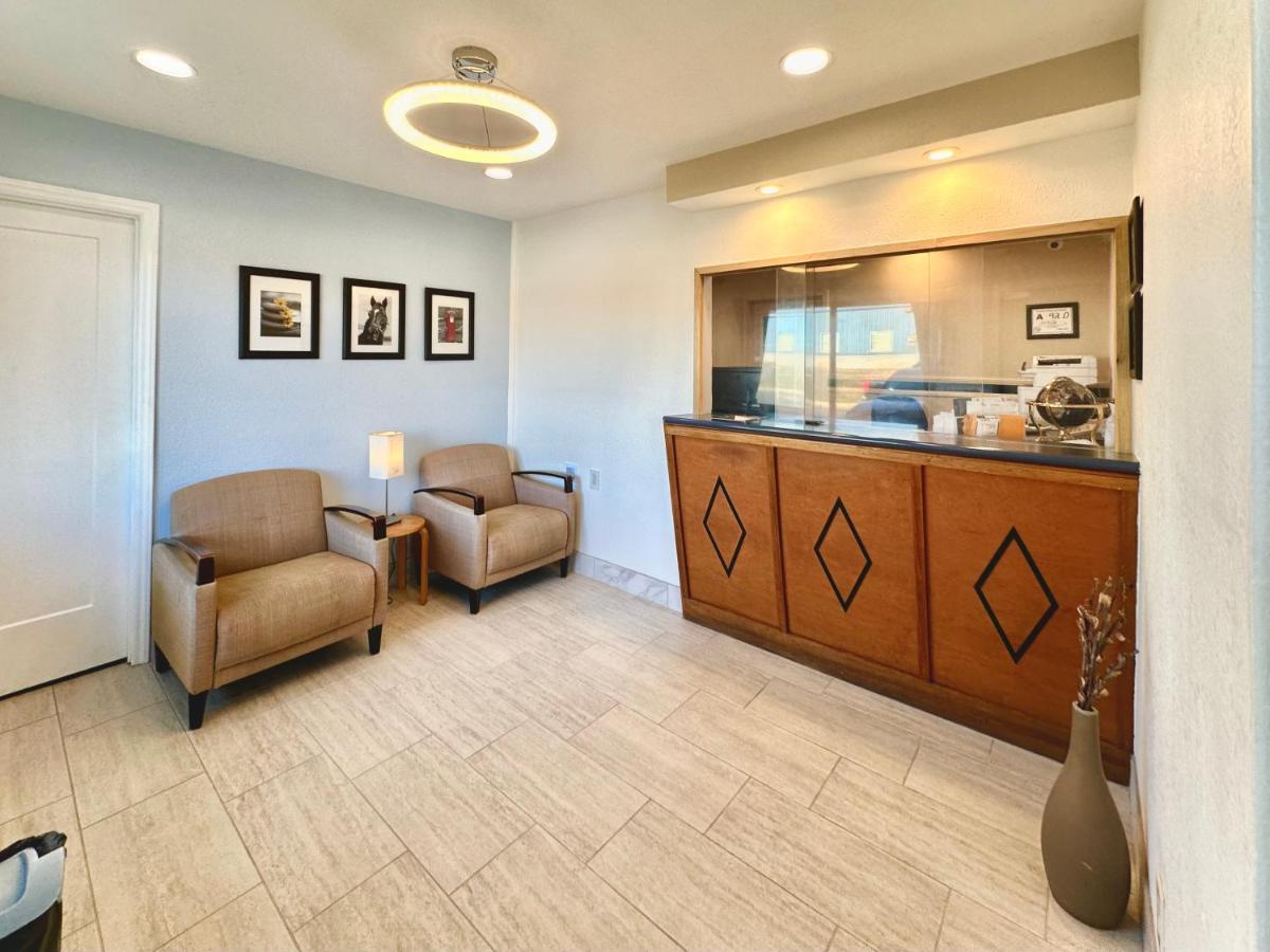 Royal Inn And Suites Charlotte Airport Bagian luar foto