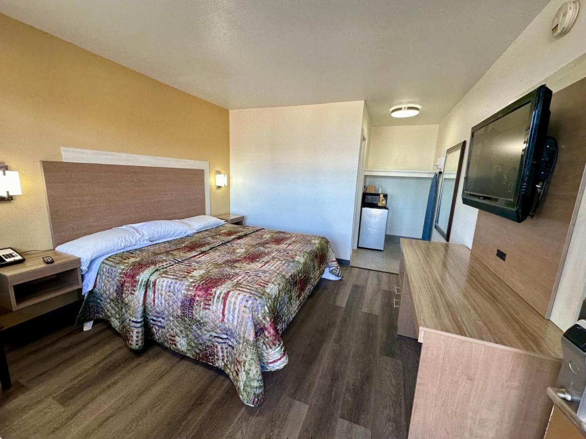 Royal Inn And Suites Charlotte Airport Bagian luar foto