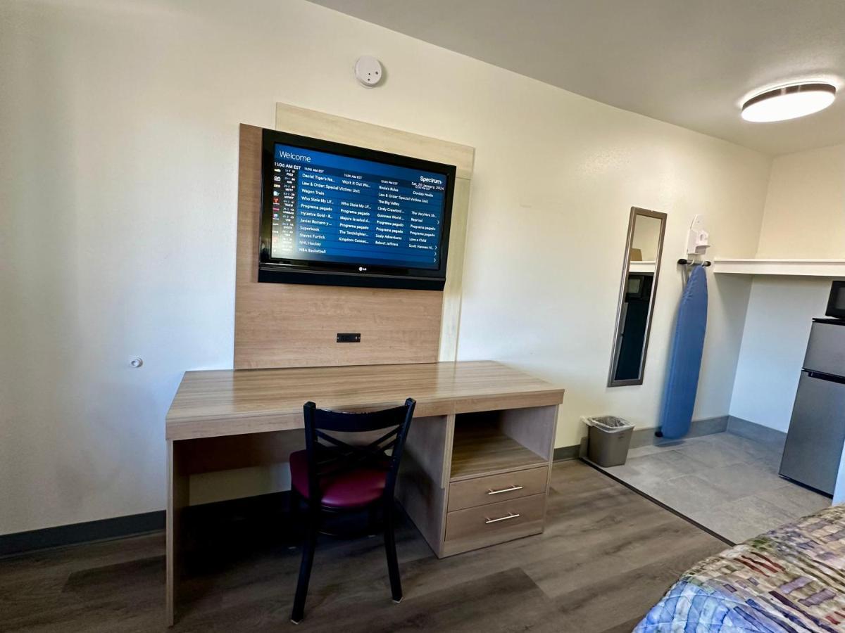 Royal Inn And Suites Charlotte Airport Bagian luar foto