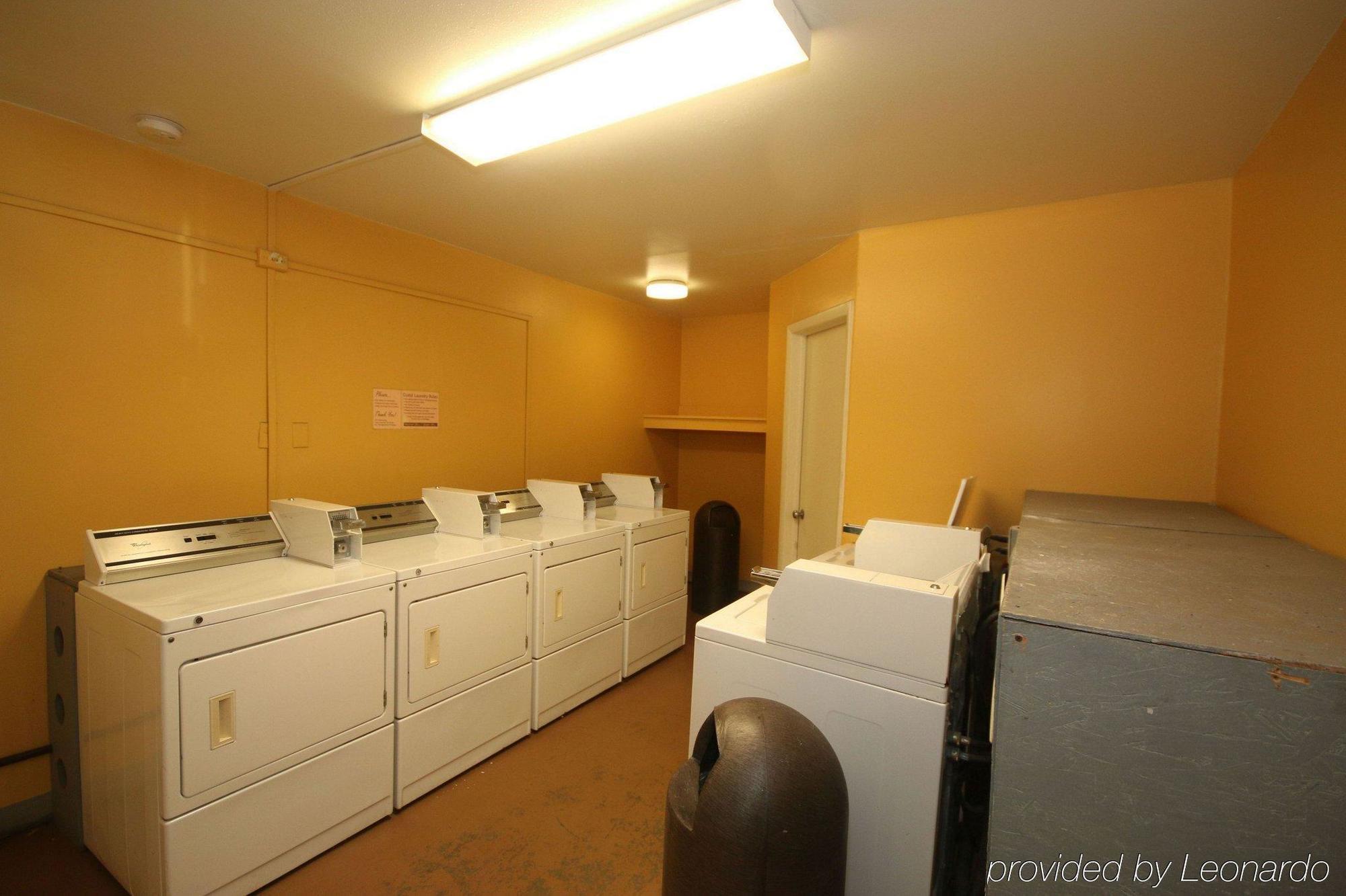 Royal Inn And Suites Charlotte Airport Bagian luar foto