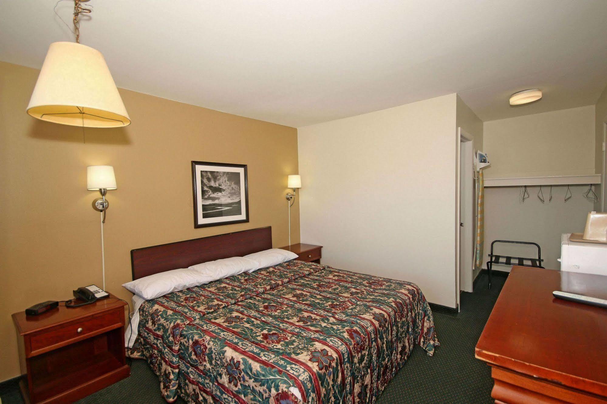 Royal Inn And Suites Charlotte Airport Bagian luar foto