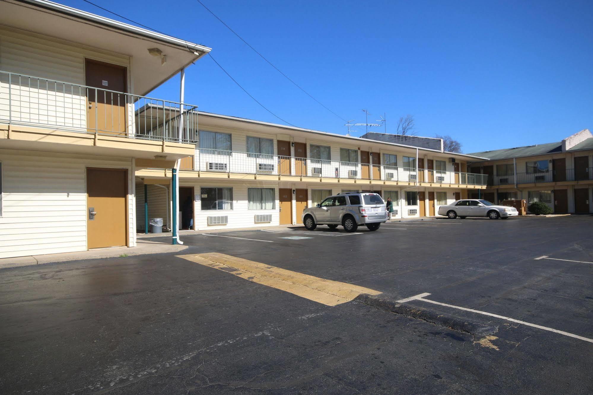 Royal Inn And Suites Charlotte Airport Bagian luar foto
