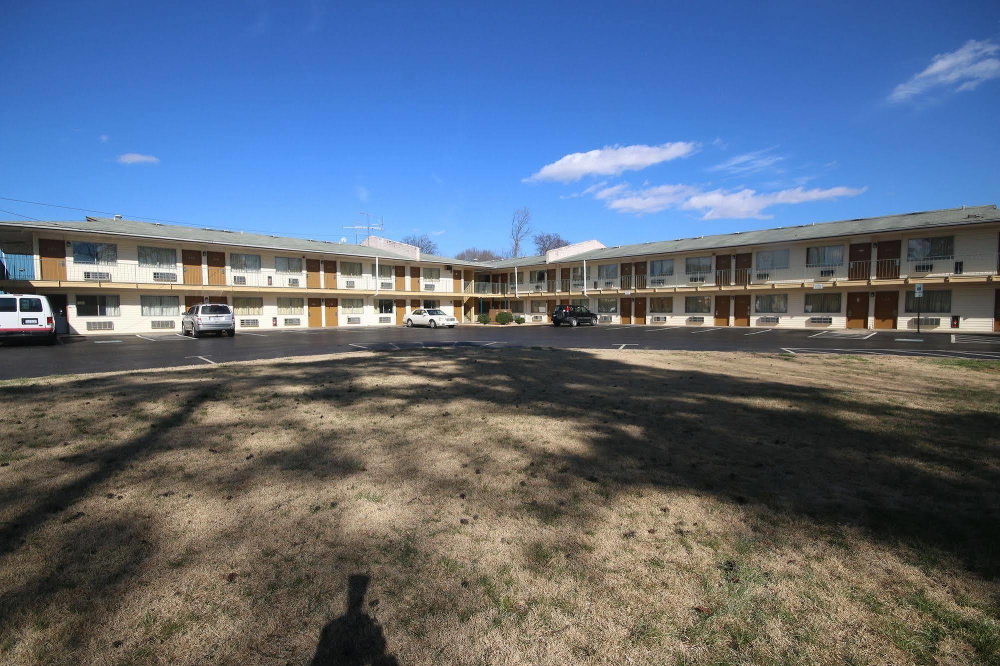 Royal Inn And Suites Charlotte Airport Bagian luar foto