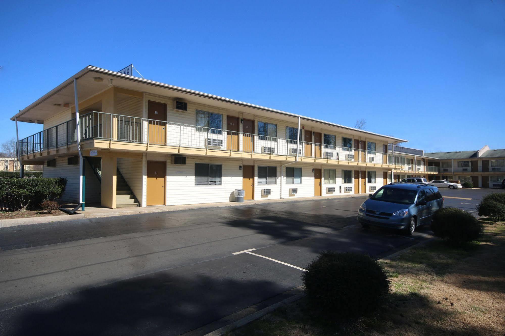 Royal Inn And Suites Charlotte Airport Bagian luar foto