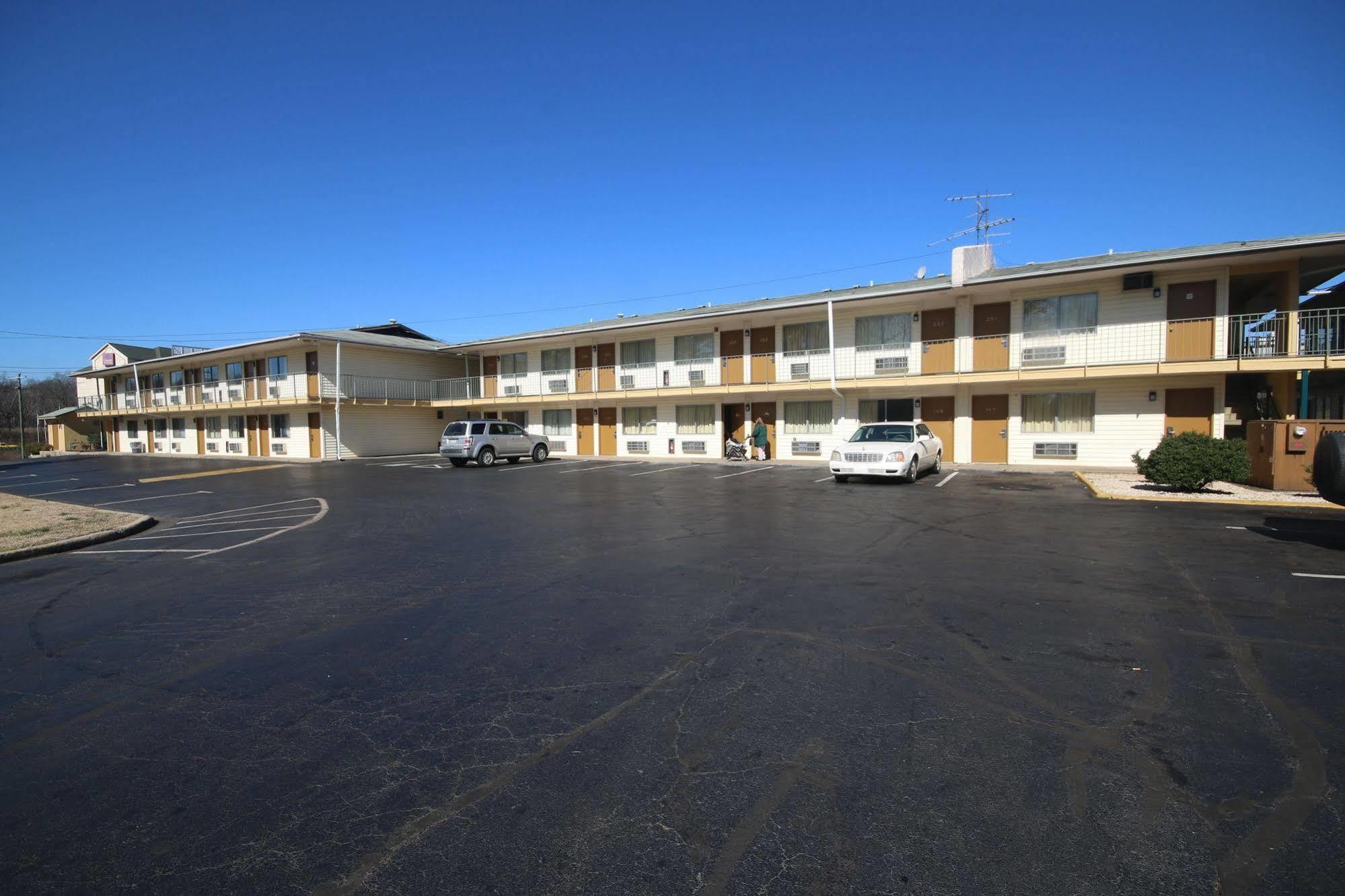Royal Inn And Suites Charlotte Airport Bagian luar foto