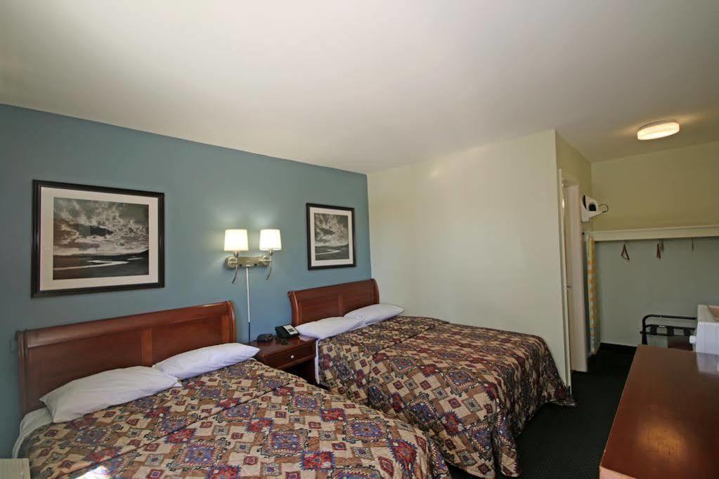 Royal Inn And Suites Charlotte Airport Bagian luar foto